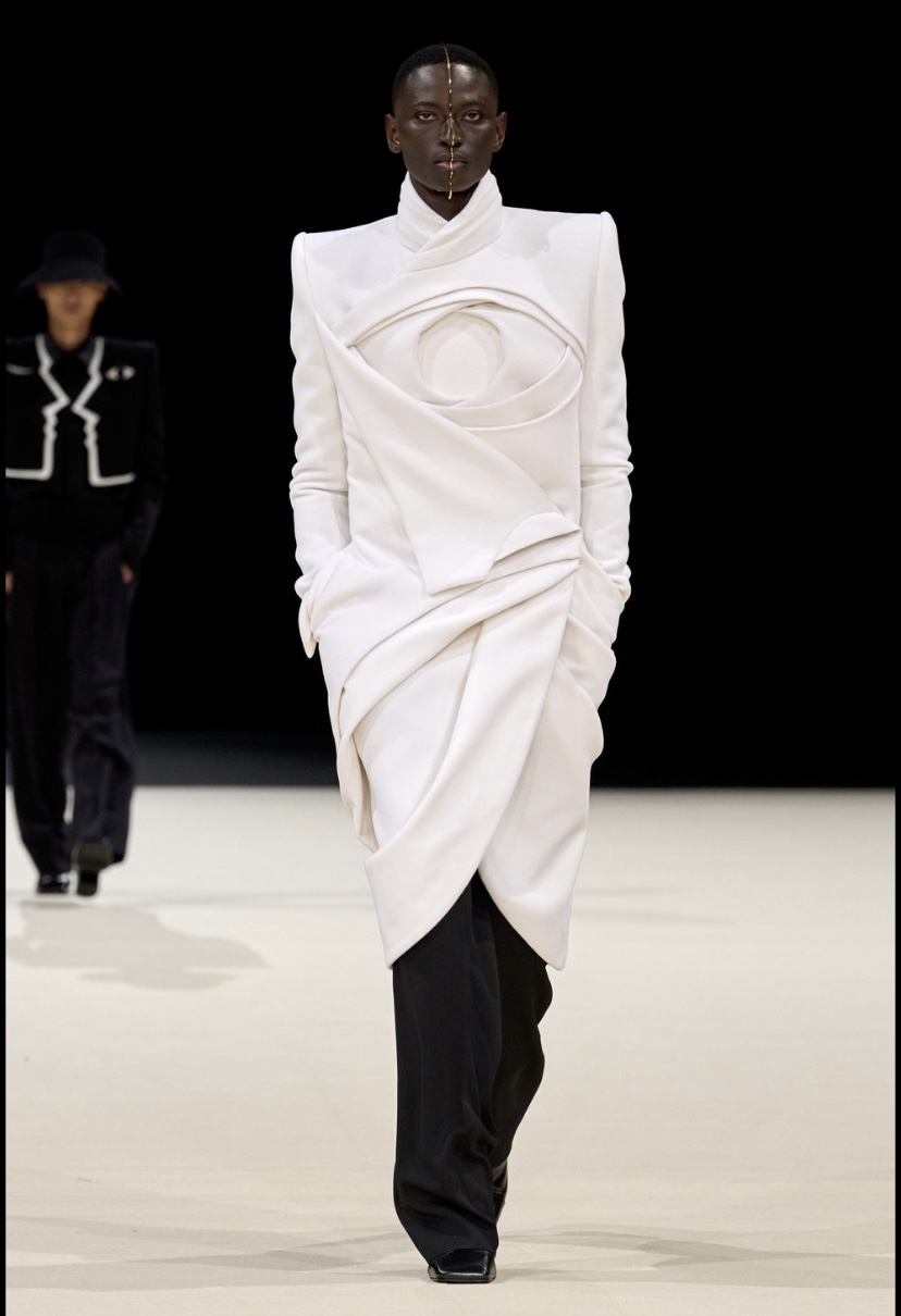 Desfile Inverno 2025 da Balmain na Paris Fashion Week