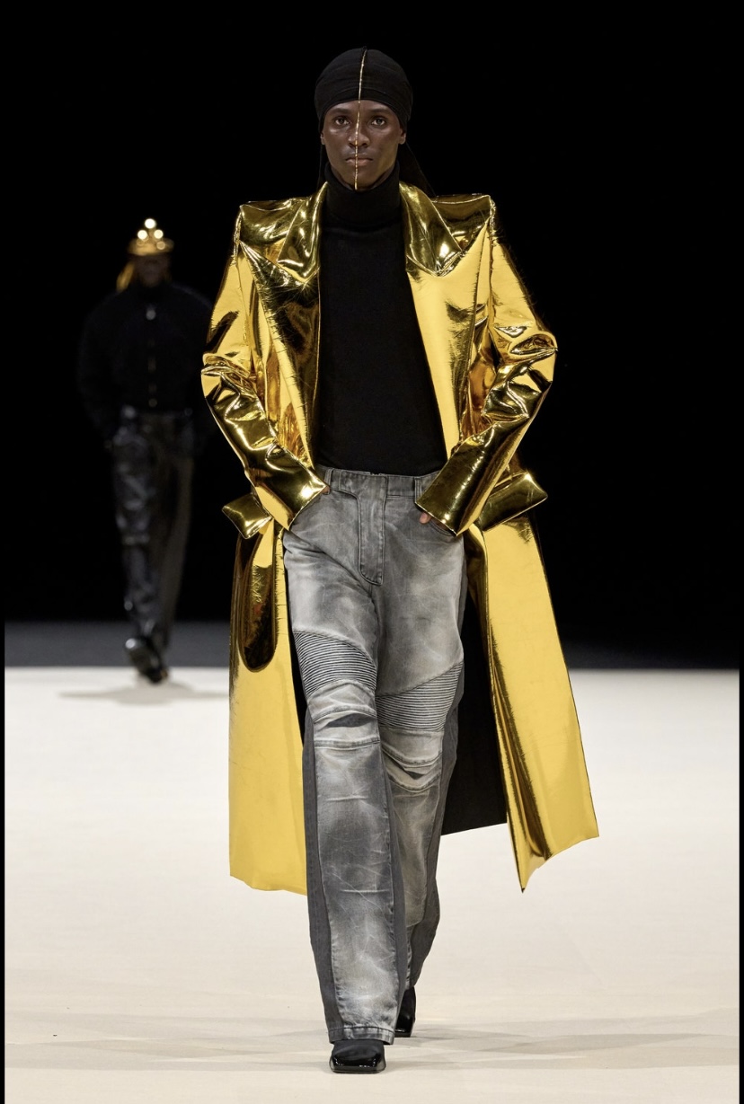 Desfile Inverno 2025 da Balmain na Paris Fashion Week