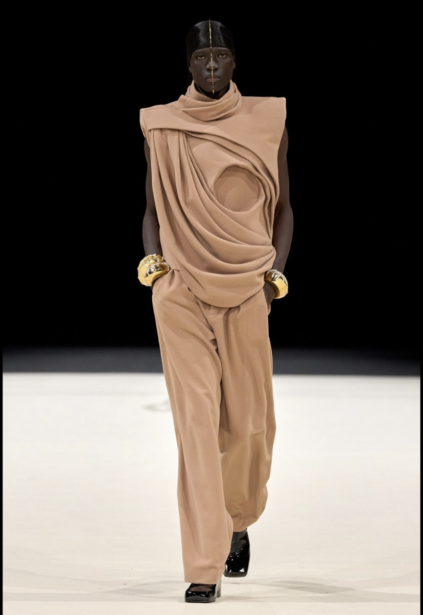 Desfile Inverno 2025 da Balmain na Paris Fashion Week
