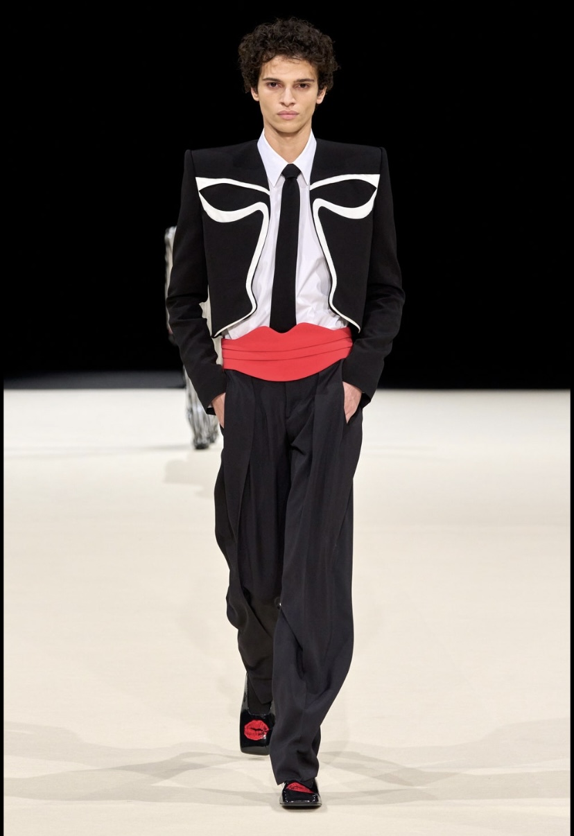Desfile Inverno 2025 da Balmain na Paris Fashion Week