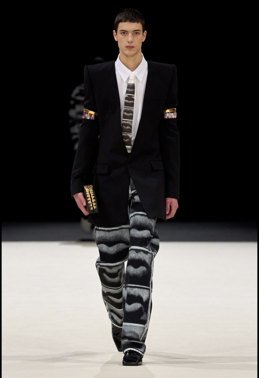 Desfile Inverno 2025 da Balmain na Paris Fashion Week